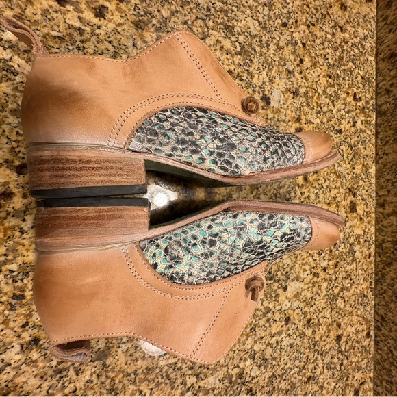 FreeBird Mabel Turquoise Black Faux Snakeskin Light Oxfords Size 8 VGUC - Picture 8 of 9